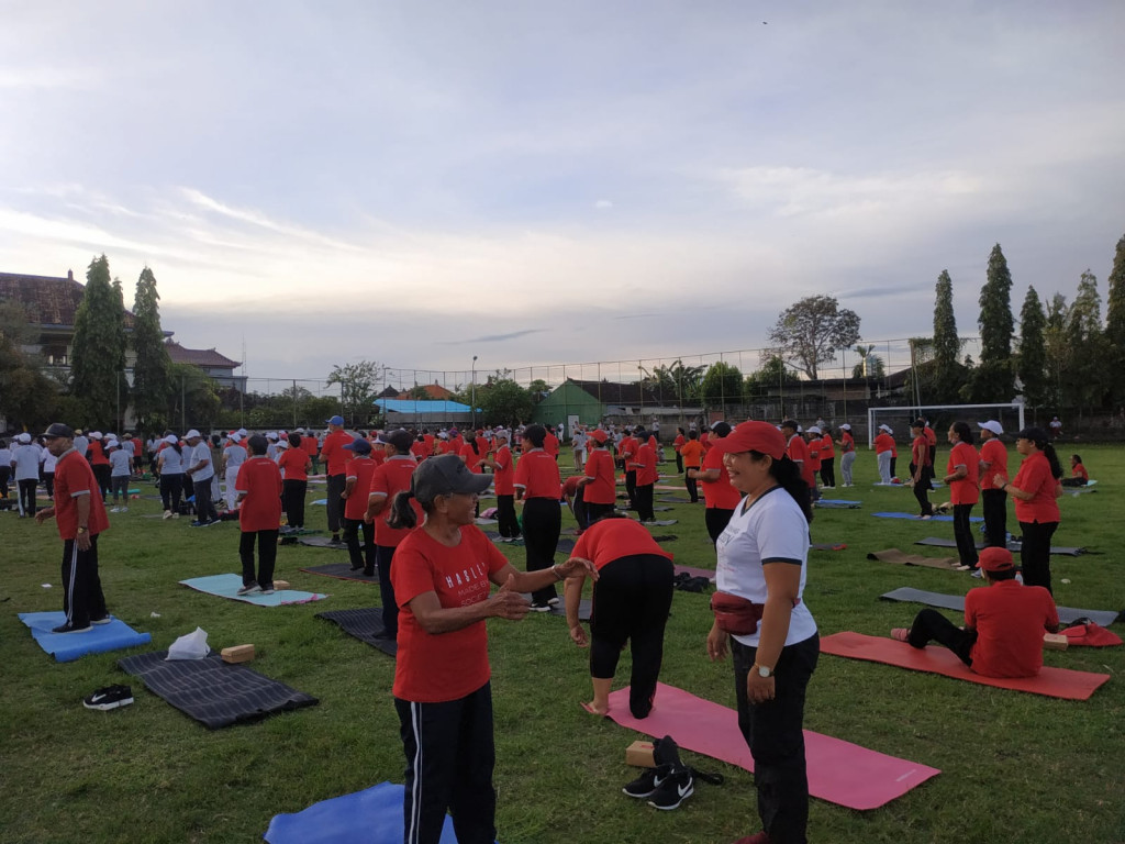 Ratusan Lansia Tibubeneng Ikuti Mangupura Happy Movement se-Kabupaten Badung